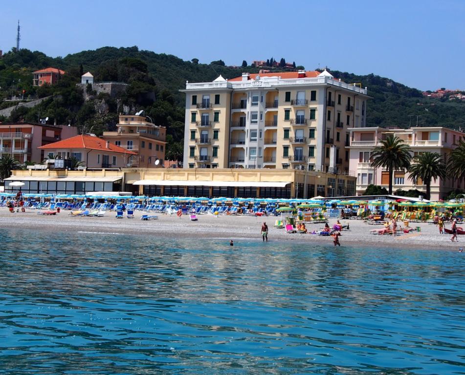 Lido Resort Finale Ligure Exterior foto