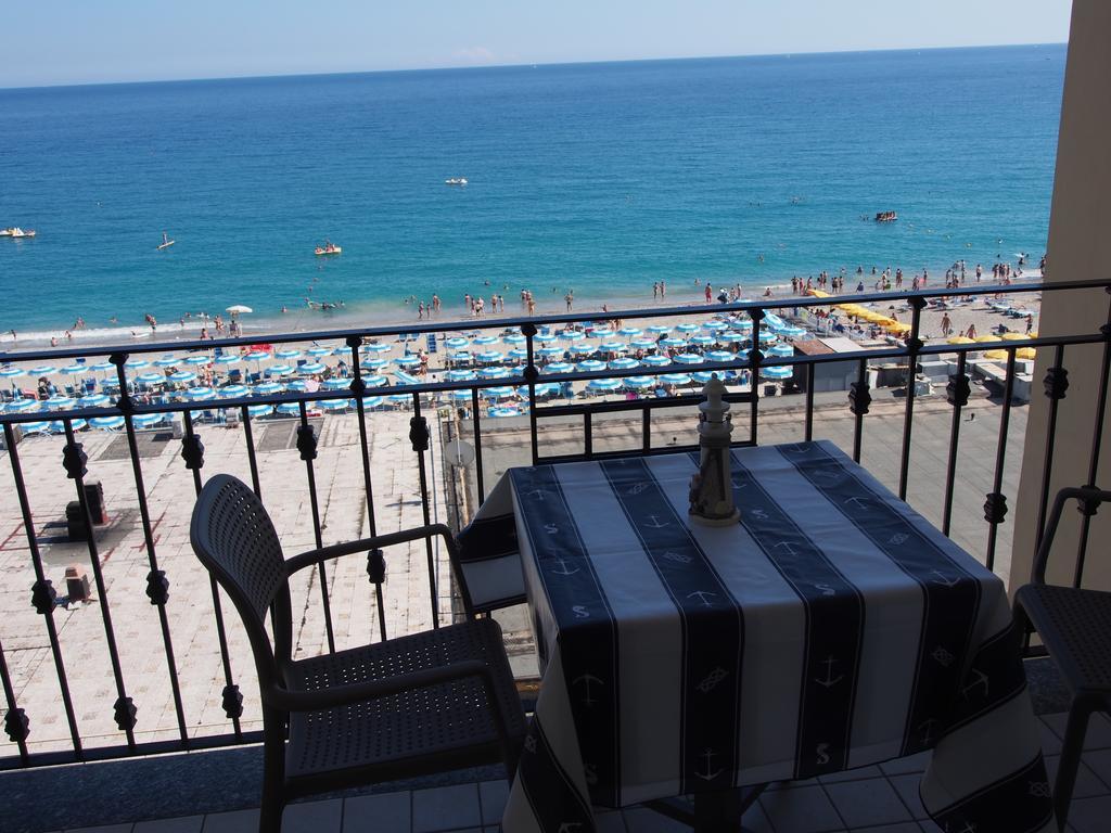 Lido Resort Finale Ligure Exterior foto