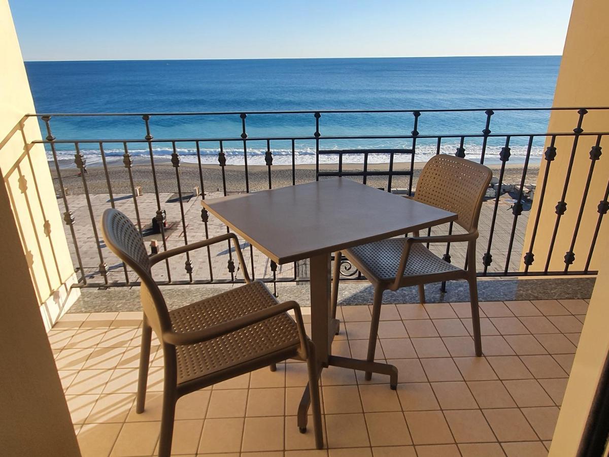 Lido Resort Finale Ligure Exterior foto