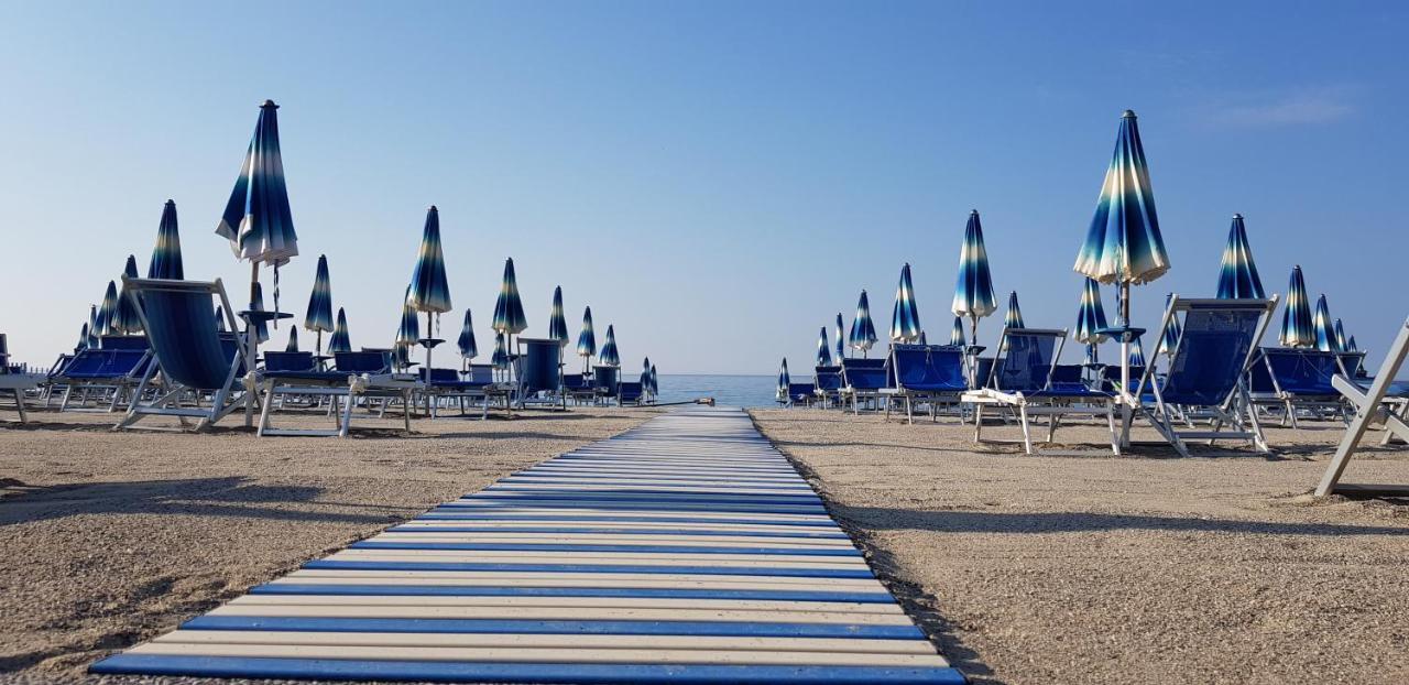 Lido Resort Finale Ligure Exterior foto