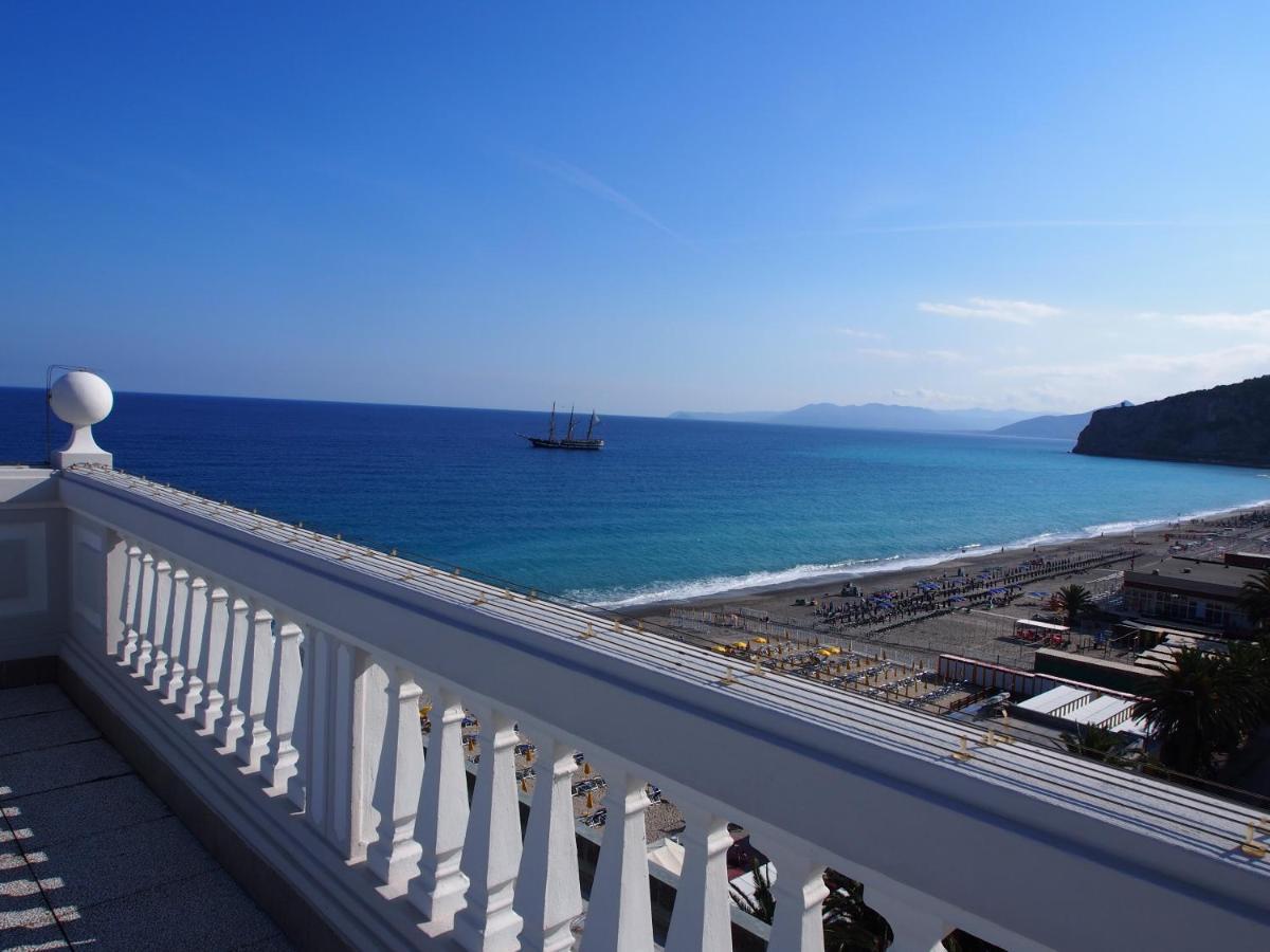 Lido Resort Finale Ligure Exterior foto