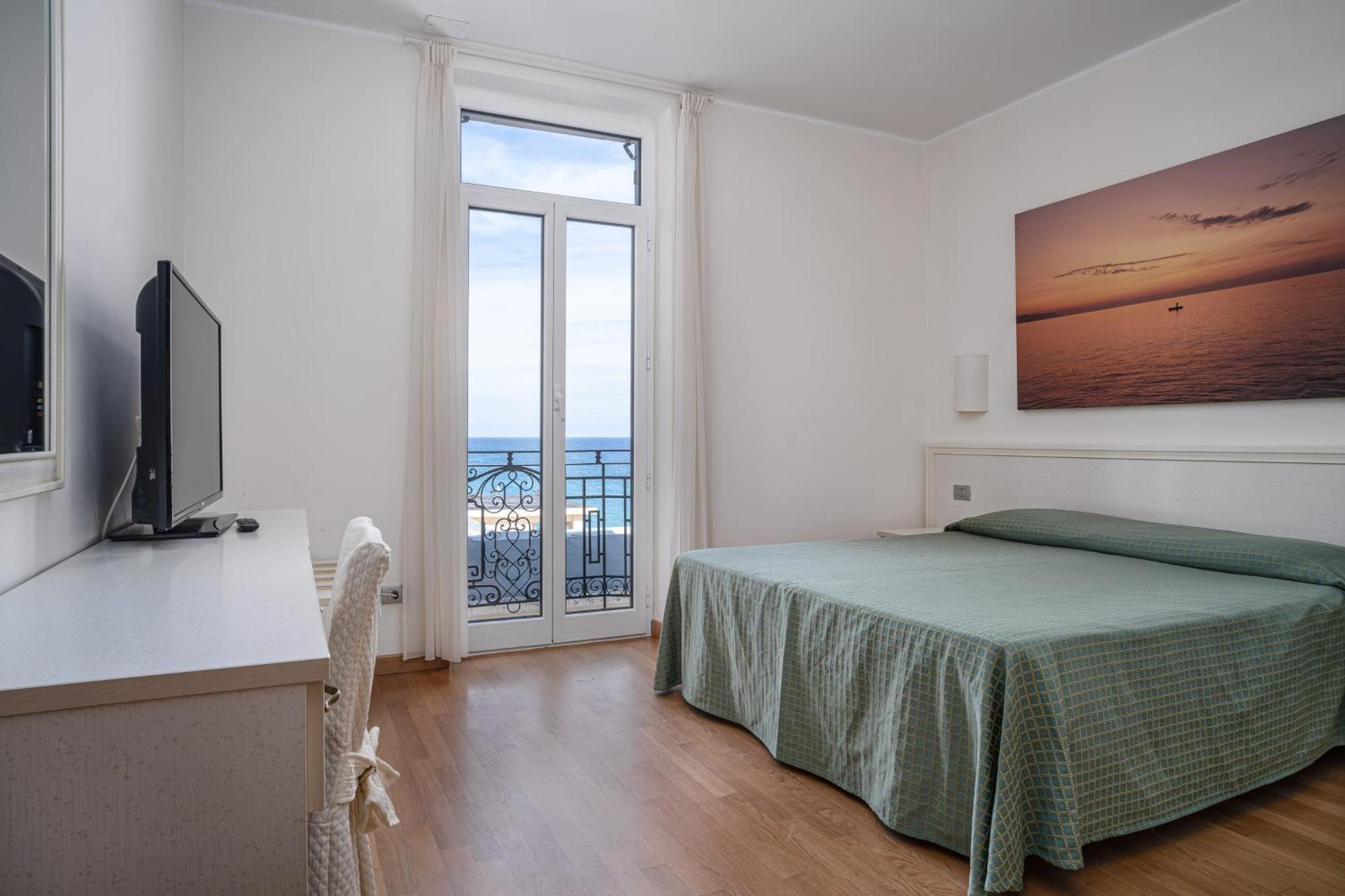 Lido Resort Finale Ligure Exterior foto