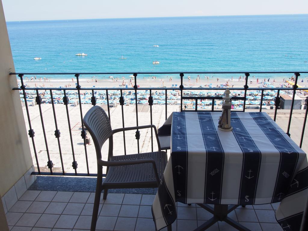 Lido Resort Finale Ligure Exterior foto
