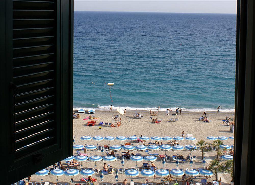 Lido Resort Finale Ligure Exterior foto